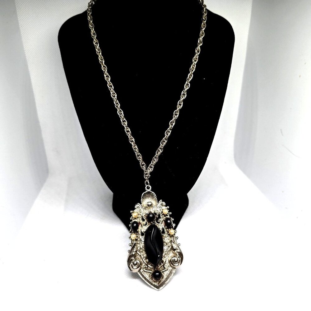 Vintage Ornate Statement Pendant Necklace Silver Tone 17.5"‎ Black Cabochon